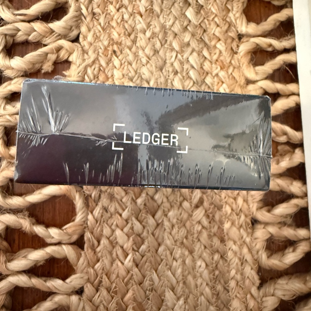 Ledger Nano X Hardware Wallet - Picture 4 of 6